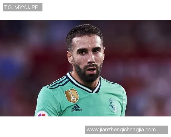 历史最佳足球后卫球员排名解析及各年代代表人物回顾 历史最佳足球后卫球员排名解析及各年代代表人物回顾