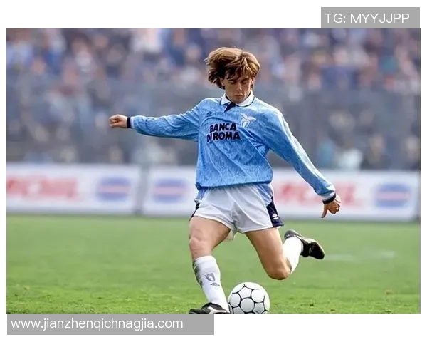 足球传奇球鞋与球星故事揭秘 穿越绿茵场的荣耀与梦想